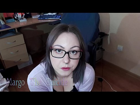 ❤️ 性感的眼镜女孩在镜头前深深地吸吮假阳具 ❤❌ Quality sex