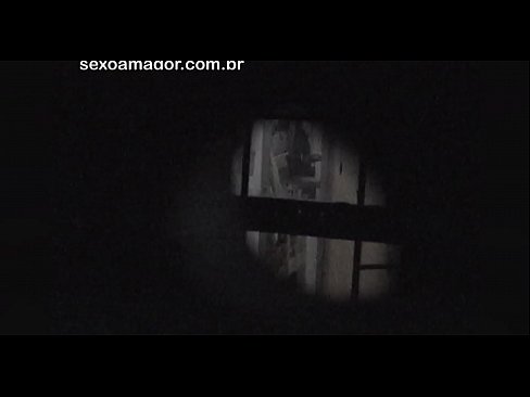 ❤️ 金发女郎被隐藏在空心砖后面的邻居偷窥者偷偷录影 ❤❌ Quality sex