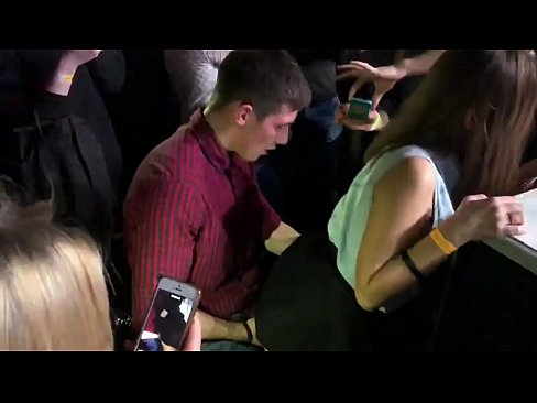 ❤️ 俄罗斯夜总会里的真实性爱 18岁的俄罗斯女孩在夜总会的肛门和阴道性交 ❤❌ Quality sex